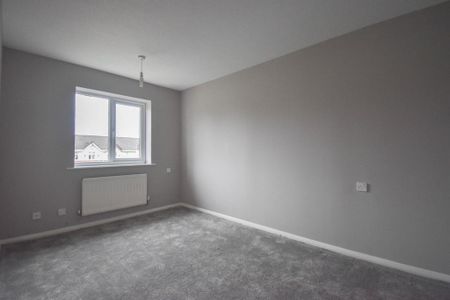 3 bedroom semi-detached house to rent - Photo 5