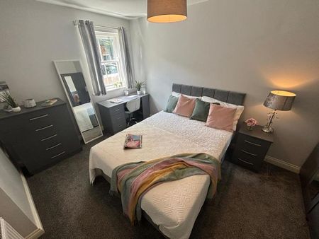 2 bedroom flat to rent - Photo 3