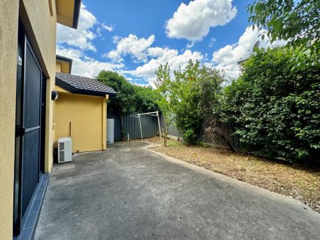 NORTH TAMWORTH - Spacious Townhouse in Convenient Location - Photo 2