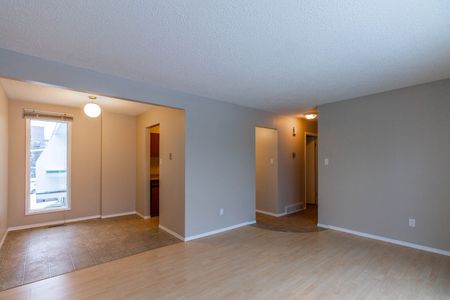 #5, 4523 75 St. NW, Calgary - Photo 5