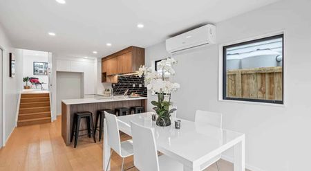 WOW! WOW! WOW! - Photo 3