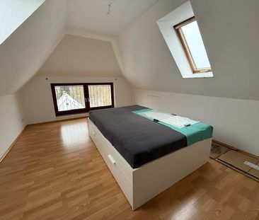 Gepflegte Dachgeschosswohnung mit Charme – Wohnen im familienfreund... - Photo 1