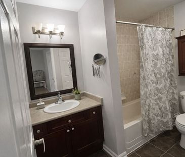 For Lease - 2439 Springforest Drive, Oakville, Ontario - Photo 3