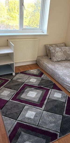 Room to let in shared house- Dagenham - Photo 1