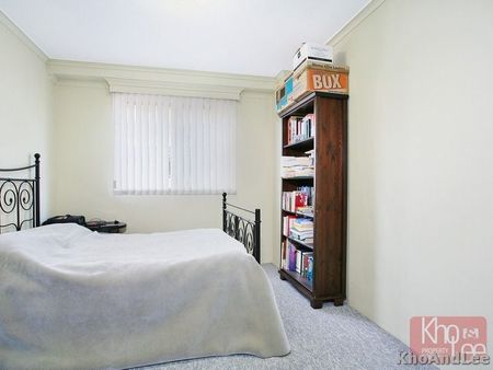 MODERN ONE BEDROOM APARTMENT - Photo 2