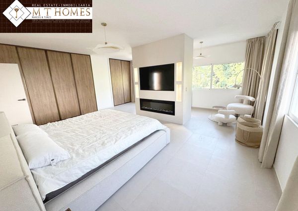 LARGE DETACHED VILLA WITH PRIVATE POOL AND GARDEN