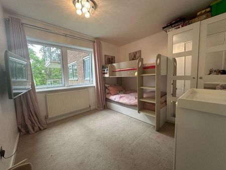 3 bedroom flat to rent - Photo 3