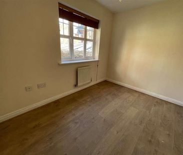 Recently Renovated Bedroom Bathroom Ground Floor Apartment - Mill H... - Photo 4