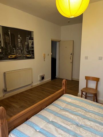 Studio Flat, Charleville Rd, W14 - Photo 4