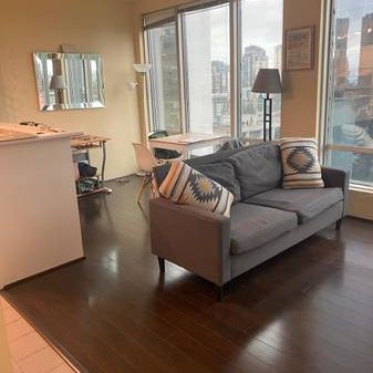 Beautiful furnished one bedroom apt in Downtown - Photo 1