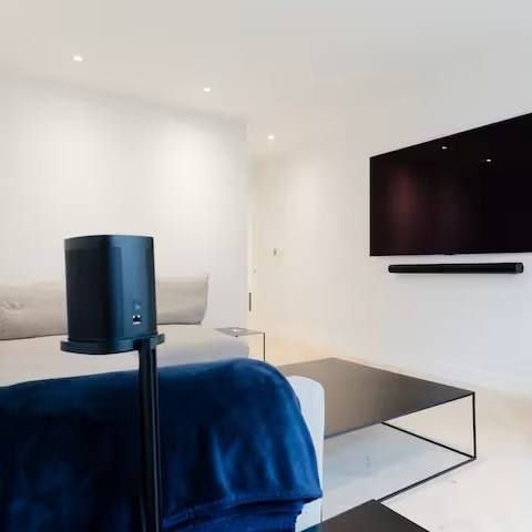 2 Bed Flat, Mill Pond Close, SW8 - Photo 1