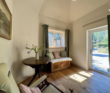 6 bedroom semi-detached bungalow to rent - Photo 1