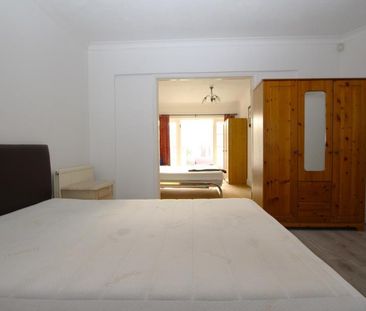 4 bedroom semi-detached house to rent - Photo 4