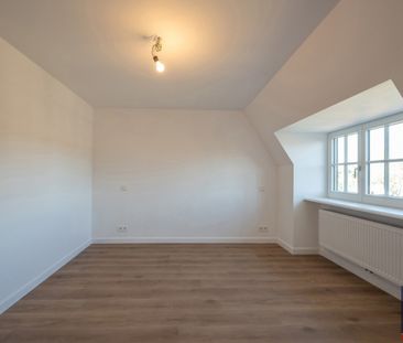 Gerenoveerde, ongemeubelde koppelvilla met zuidgerichte tuin palend... - Photo 2