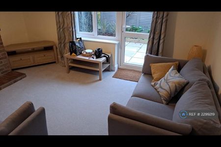 2 bedroom maisonette to rent - Photo 2