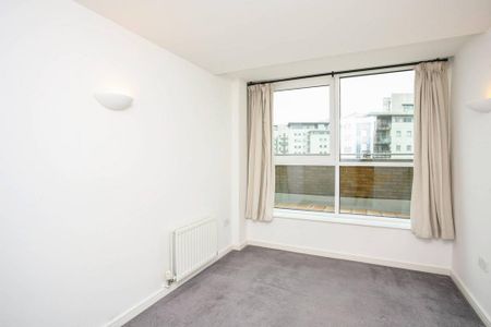 3 bedroom flat to rent - Photo 3