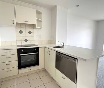 Modern 2-Bed in Prime Birkenhead Location - Photo 4