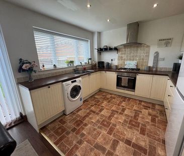 3 bedroom terraced house to rent - Photo 5