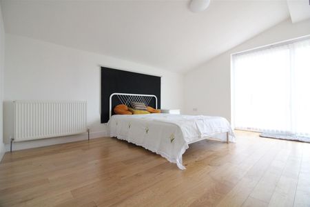 Chertsey Bridge Road, Chertsey - Photo 2