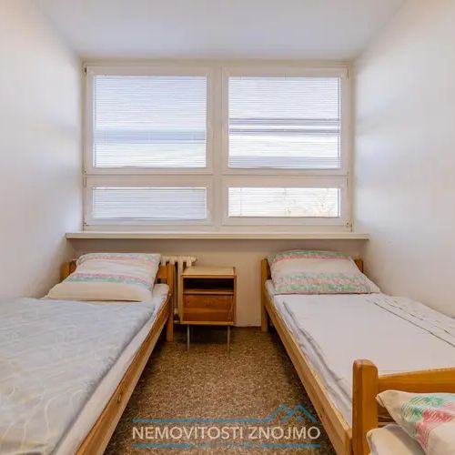 Pronájem lůžka na ubytovně Hrušovany n. Jev. po rekonstrukci bez kauce, WiFi, parkování,recepce 24/7 - Фото 1