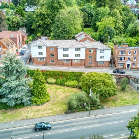 Racks Court, Guildford, GU1 - Photo 1
