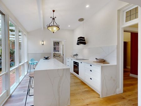 Spacious family home in sought after pocket of Camberwell - Photo 3