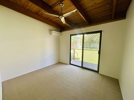 Well Maintained Family Home with Flexible Living & Entertainer’s Deck - Photo 4