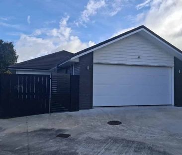 Lovely 3 bedroom 2 bath in the 'Bridge - Photo 1