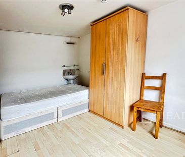 5 bedroom house to rent Brendon Avenue, Luton, Bedfordshire, LU2 - Photo 1