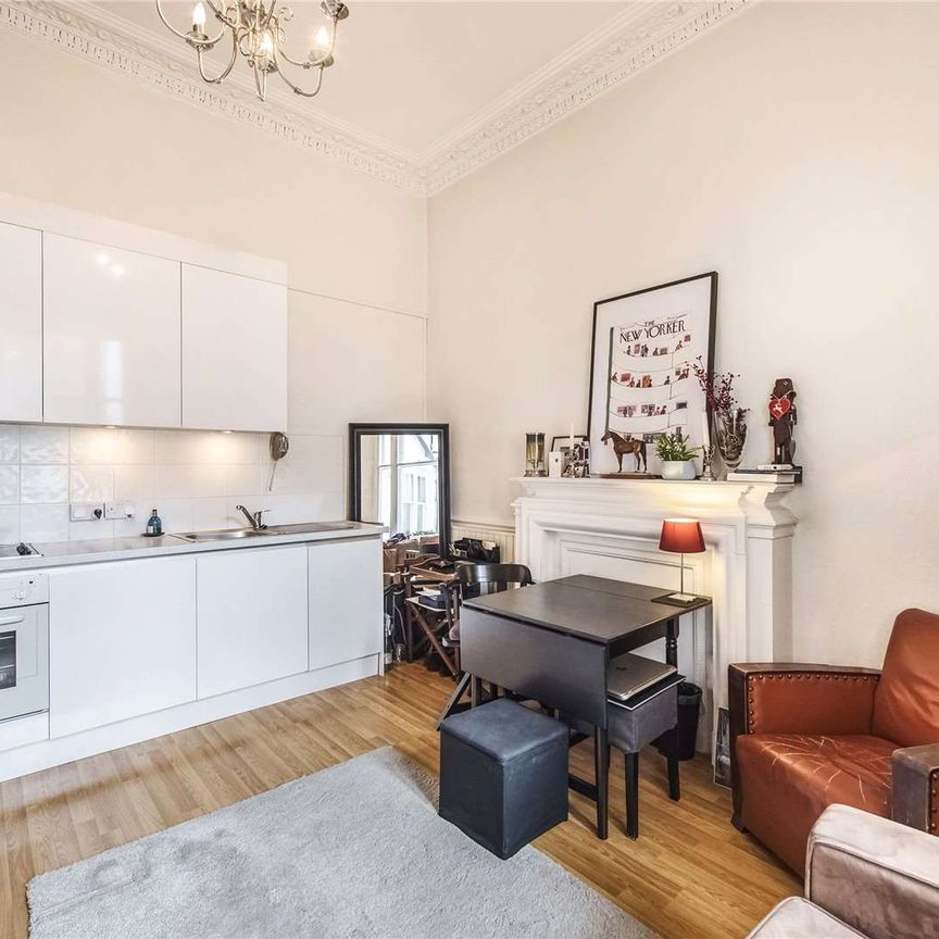 A raised ground floor studio room on Cranley Gardens with its own kitchenette and shared bathroom. - Photo 1