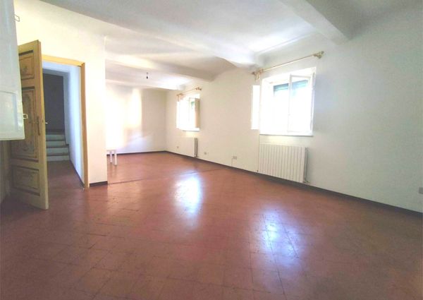 Ampio appartamento con terrazzino libero da metà marzo 2026 !