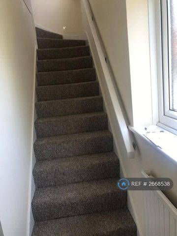 3 bedroom semi-detached house to rent - Photo 3