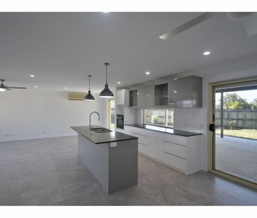 23 Rosswood Court, Helensvale - Photo 1