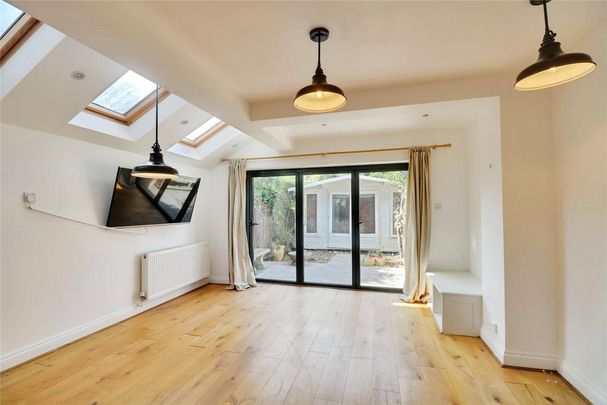 4 bedroom terraced house to rent - Photo 1