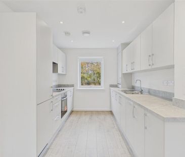 2 bedroom semi-detached house to rent - Photo 6