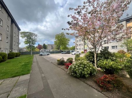 108 Stockethill Crescent, Aberdeen AB16 5TP - Photo 2
