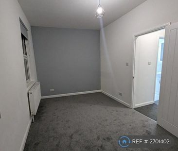 1 bedroom in a flat share to rent - Photo 5