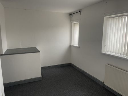 3 bed Terraced - To Let - Photo 2