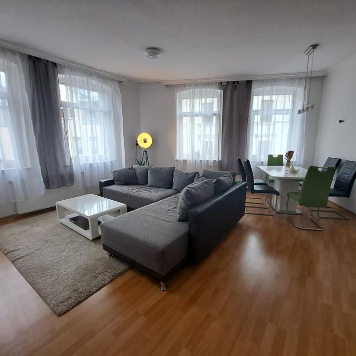 Gepflegte, teilmöblierte Wohnung in 08626 Adorf – ca. 80 m² Wohnfläche - 3 Zimmer - Keller - Innenhofnutzung - zentrale Lage - Photo 1