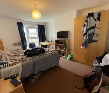 5 bedroom end of terrace house to rent - Photo 4