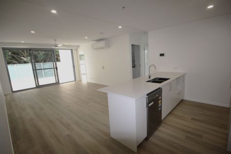 Luxury Apartment in the Heart of Maroochydore! - Photo 2