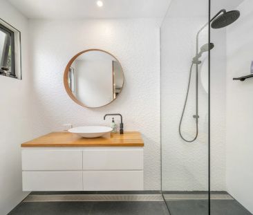 3 BEDROOM RENOVATED COTTAGE CONTACT JULIE SYKES 0438 050 110 - Photo 2