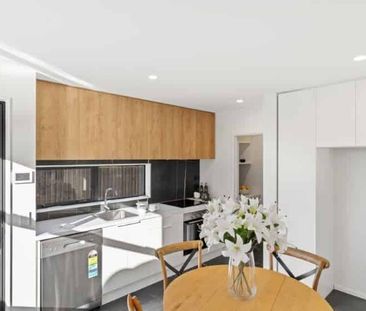 Two Bedroom Townhouse - Photo 5