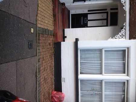 2 bedroom first floor flat to rent, Southend on Sea - Photo 3