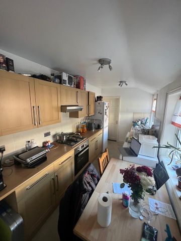 3 bedroom terraced house to rent - Photo 2