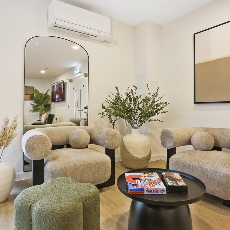 NO DEPOSIT | AVAILABLE NOW | PET FRIENDLY | Direct links to Waterloo | Gym | 3D Tour Available | Roof Terrace | Concierge | Parking Available - Photo 1