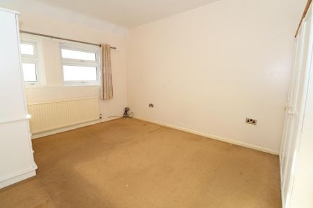 3 bedroom end of terrace house to rent - Photo 4