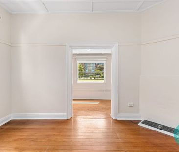 CHARMING COTTAGE IN CENTRAL CHATSWOOD - Photo 4