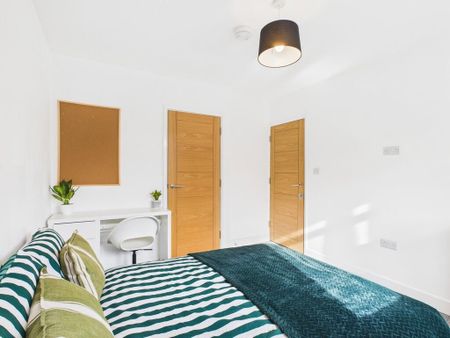 6 bedroom terraced house to rent - Photo 3