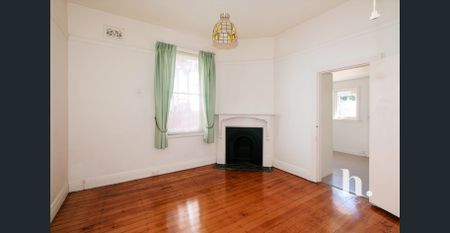 Freshly Painted 3 Bedroom Home in the Heart of Mosman - Photo 3